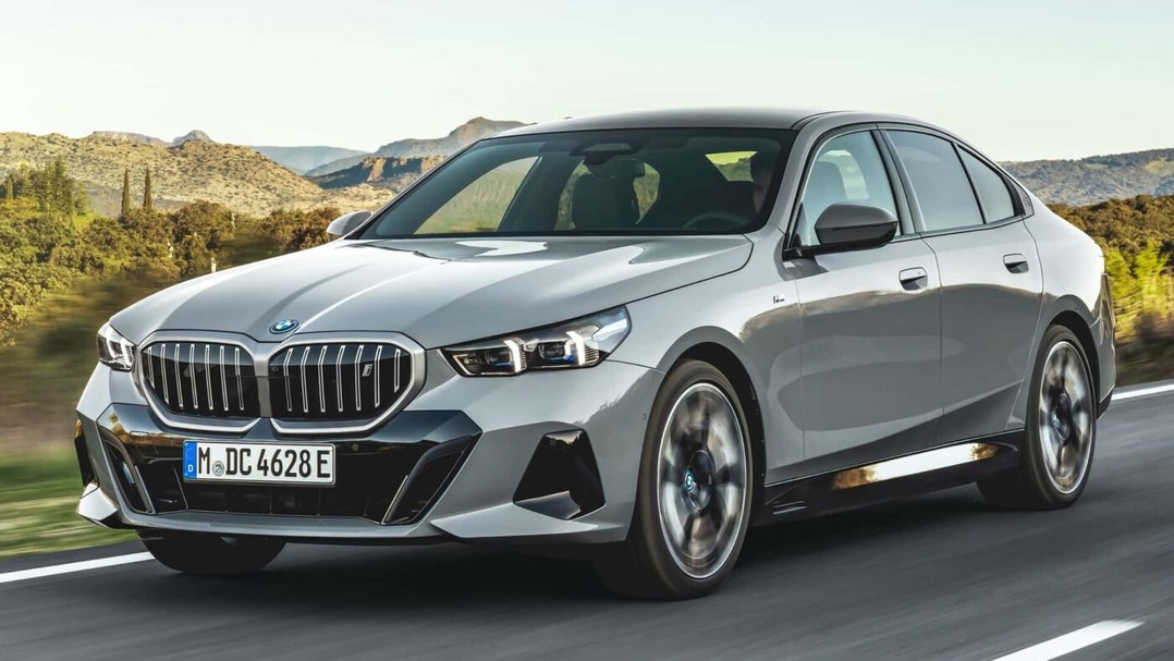BMW 57만 대 ‘화재 리스크’ 리콜…국내 판매차도 불안하다